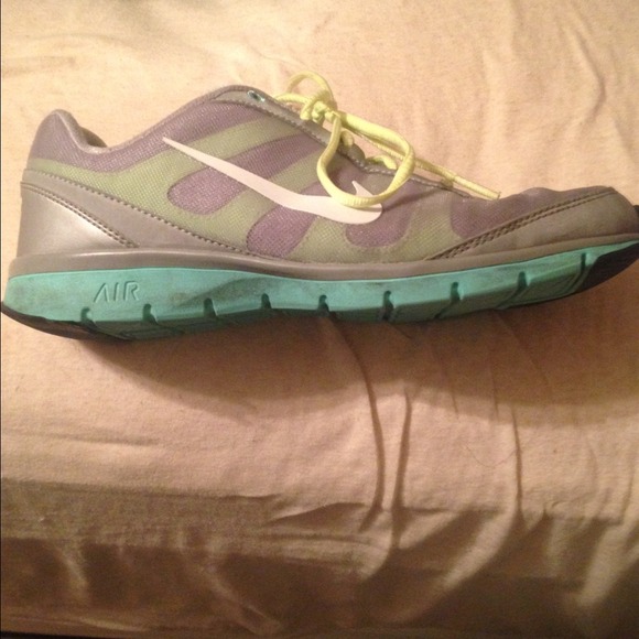 Nike shoes - Picture 2 of 2