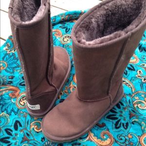 PENDING SALE Chocolate UGGs Size 8