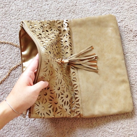 Laser Cut Nude Gold Convertible Clutch - Picture 4 of 4