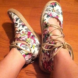 White and floral lace front flats