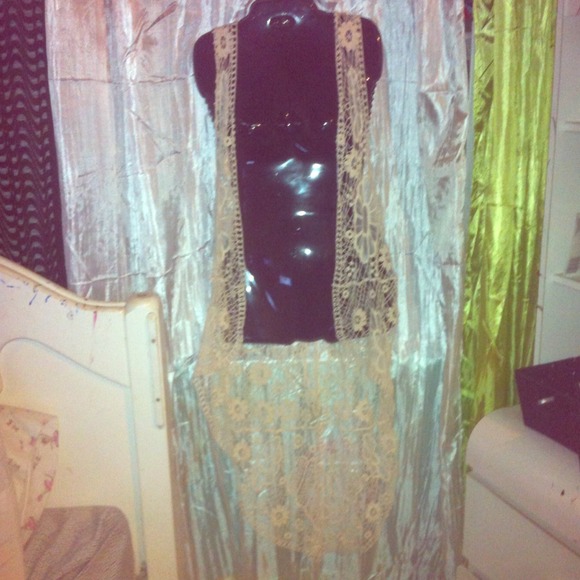 Crochet sleeveless kimono