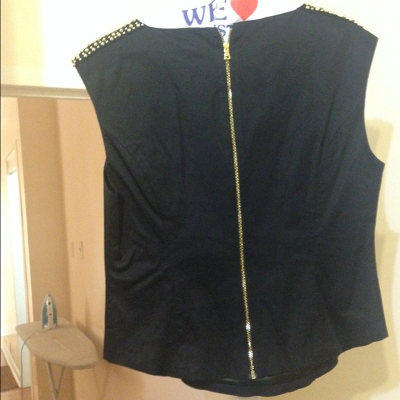 Worn once - BEBE TOP WITH BEAUTIFUL DETAILING - Picture 2 of 3