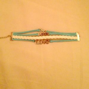 cute, turquoise bracelet!
