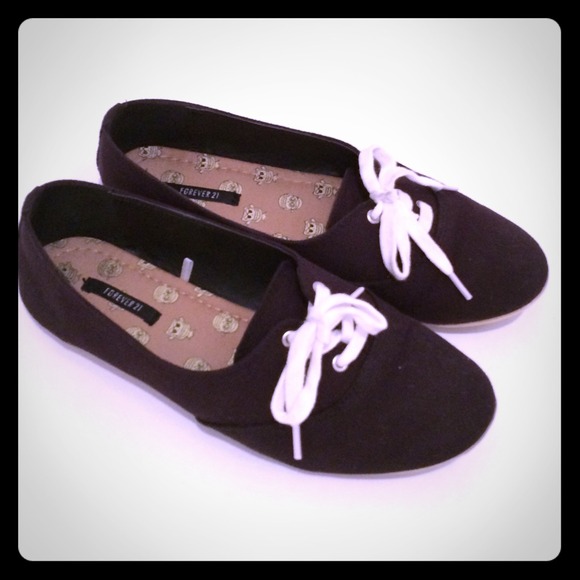 Forever 21 Shoes - Black flats