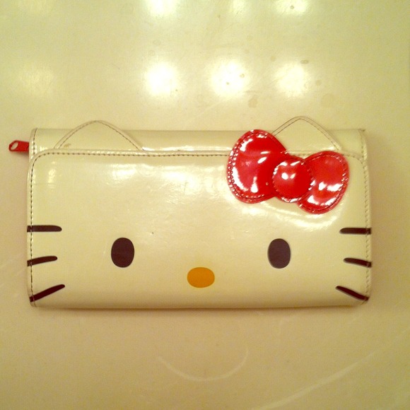 Hello kitty wallet!!
