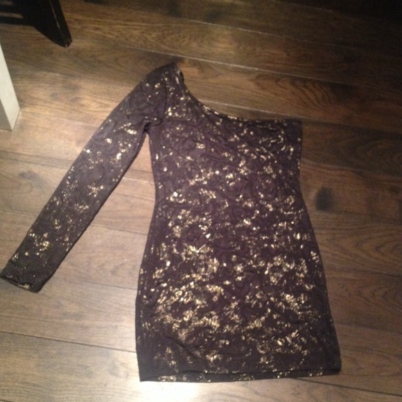Forever 21 Dresses & Skirts - One sleeve black and gold dusted dress!