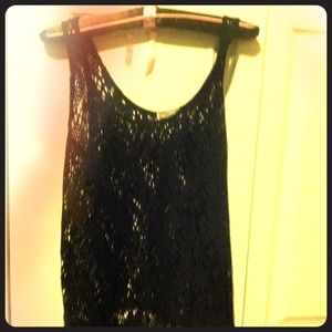 Black knitted tank.