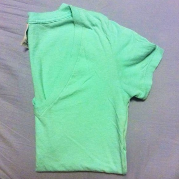 ❌Gifted❌FREE VS PINK v-neck with purchase! - Picture 2 of 3