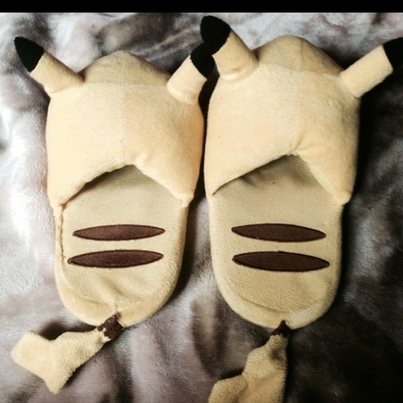 ❌Pending trade❌Pikachu sweater/slippers trade/OBO - Picture 4 of 4