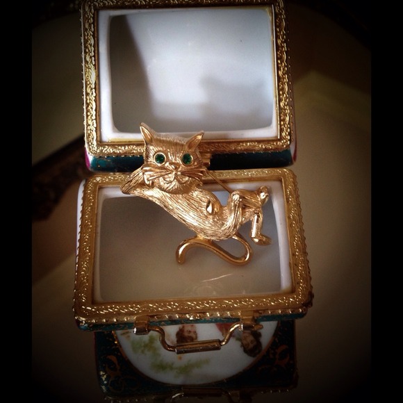 ⚜VINTAGE⚜ Green Eyed Kitty Brooch
