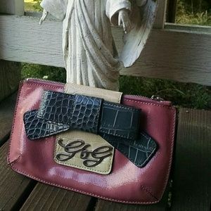 GUESS CLUTCH - PINK/GREY LARGE BOW