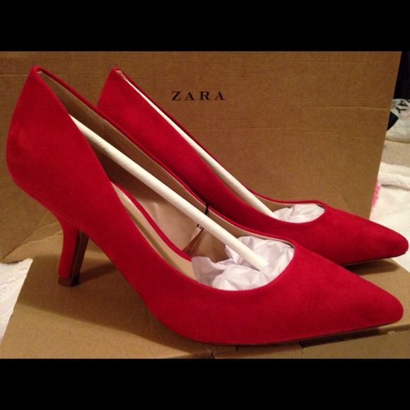 LNWT Mid Heel Court shoes