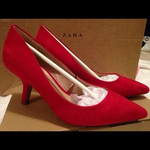 LNWT Mid Heel Court shoes