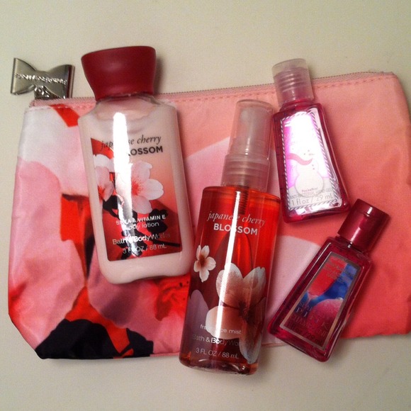 BATH AND BODY WORKS BUNDLE!!