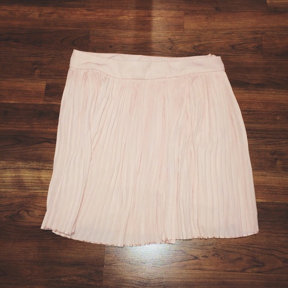 Medium Pink Pleated Mini Skirt