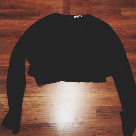 Medium Knitted Long Sleeve Cropped Sweater