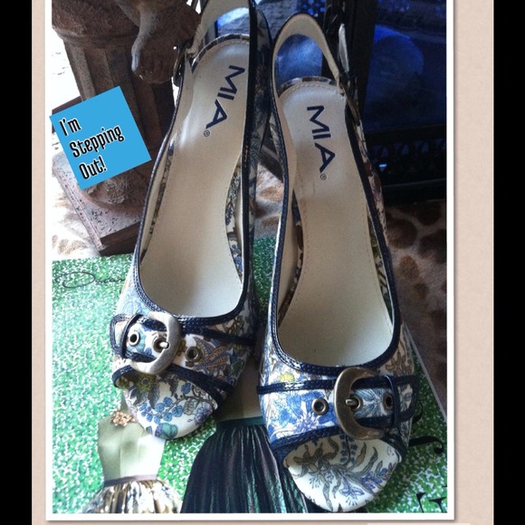 MIA Shoes - 🔷Host Pick🔷 10/4 MIA Peep Toe Slingback Shoes