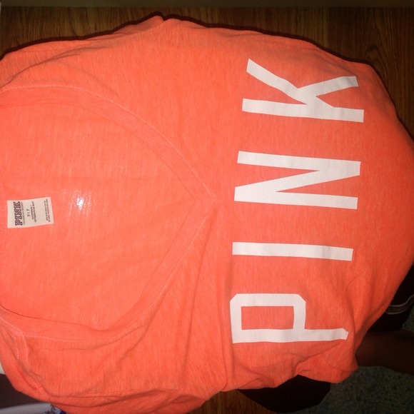 VS PINK V-neck Tee-Shirt