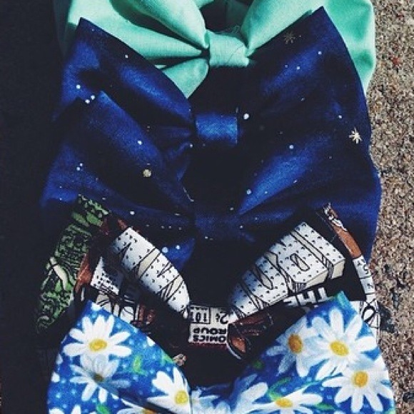 2 bows and 1 beanie