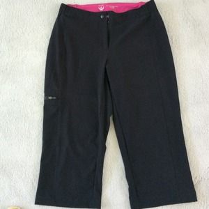 BlackLight weight non wrinkle Cargo Capris.