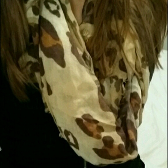 NWT Jessica Simpson MapleSugar WildCat Scarf Cover - Picture 2 of 3