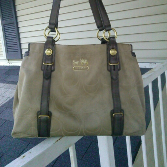 SOLD!   COACH Mia Signature C Outline Carryall! - Picture 1 of 4