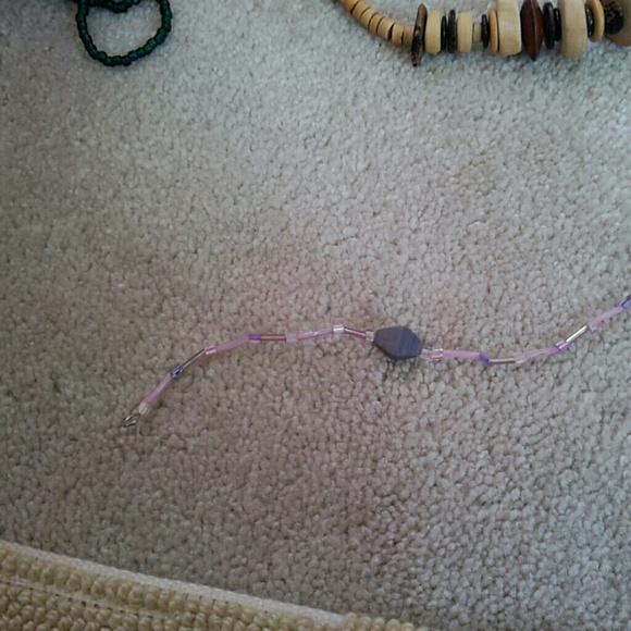 Handmade purple beaded bracelet - Picture 2 of 3