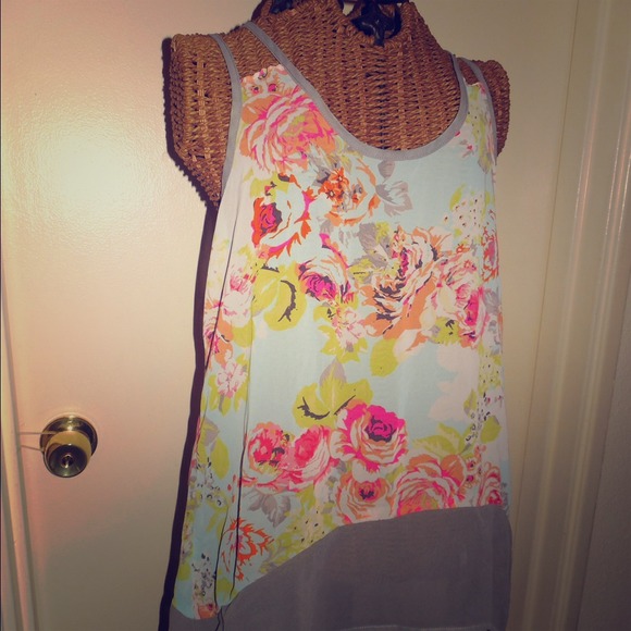 Takara floral high low top. Size M