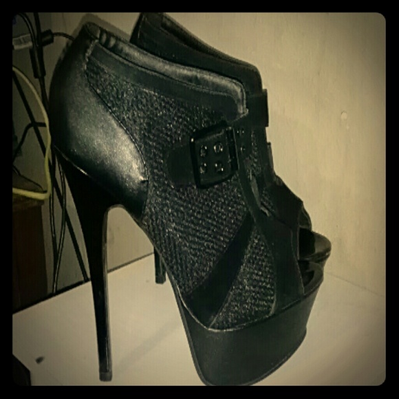 Black HIGH HEEL VERY SEXY !!