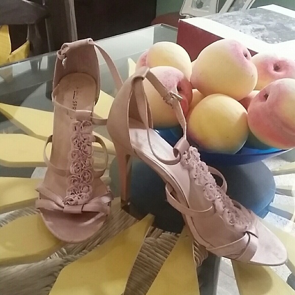 Heels - Picture 3 of 3