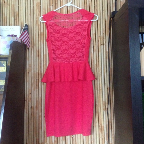 Coral peplum dress - Picture 2 of 2