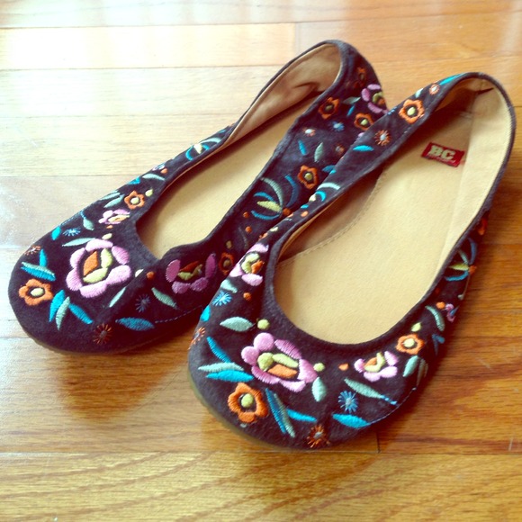 Floral embroidered flats