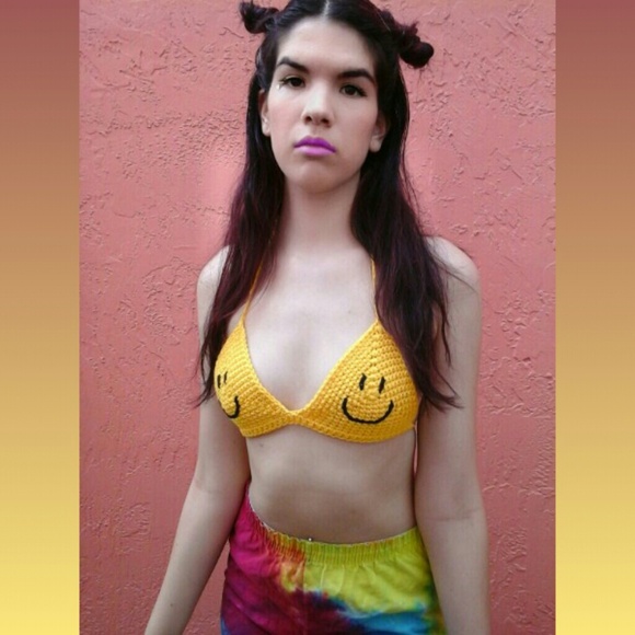 Smiley face top