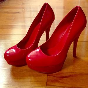 Patent leather hot red pumps