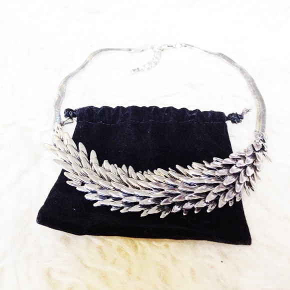 🎀Textured Statement Necklace🎀