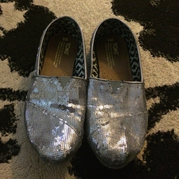 Sliver sequin TOMS ❌bundled ❌