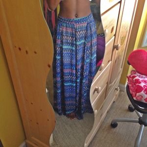 🚨SOLD🚨Gorgeous Blue with print Maxi Skirt