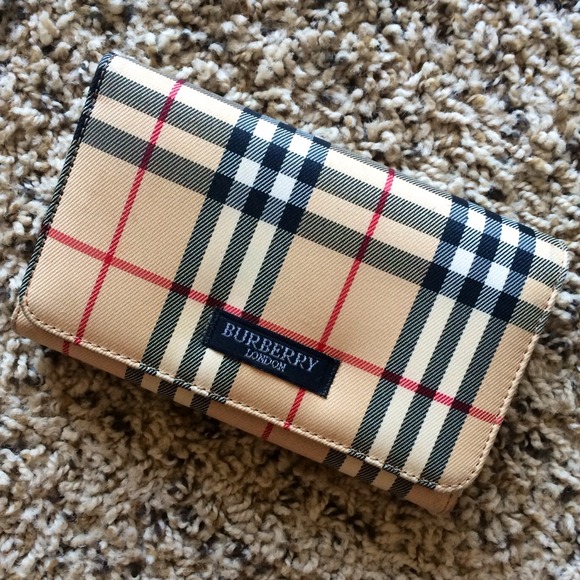 Burberry Wallet 🚫ON HOLD🚫