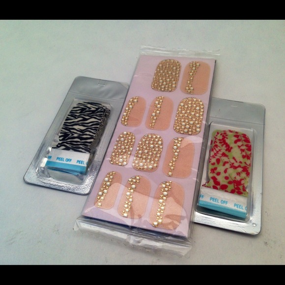 Beautiful Sally Hansen nail art appliqué - Picture 3 of 4