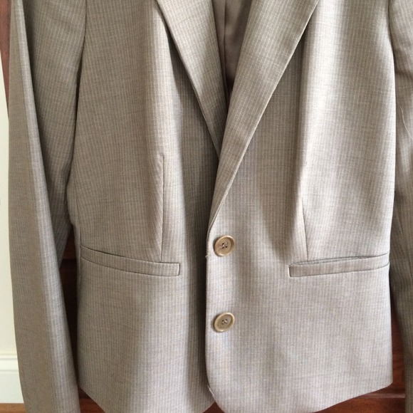 Host pick!!!! Club Monaco blazer size 4 ❤️❤️❤️ - Picture 4 of 4