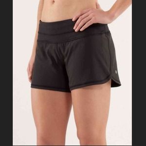 Lululemon black run groovy shorts size 6