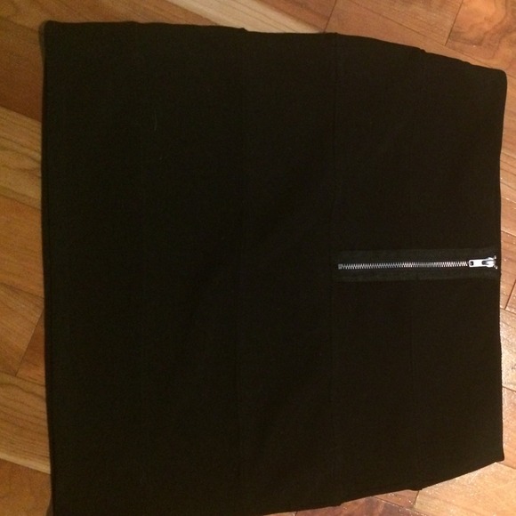 Black pencil skirt - Picture 2 of 2