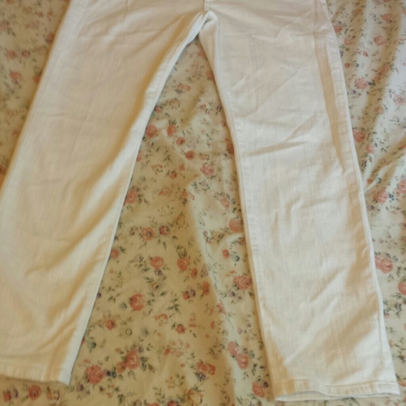 White straight ankle JOE's - Picture 2 of 4