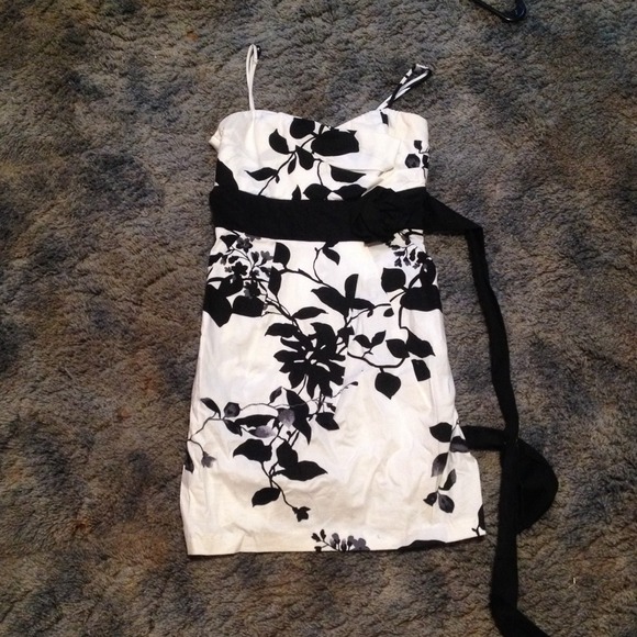 Black and white dress. Size 5