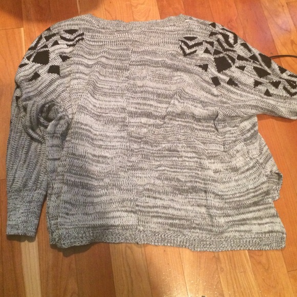 Gray quarter sleeve sweater - Picture 2 of 3