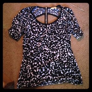 short sleeve top with zipper in an open back