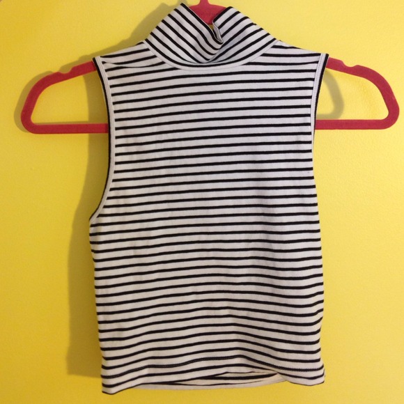 black and white stripped crop top
