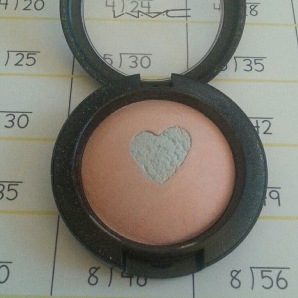 Max BLUSH MISS BEHAVE