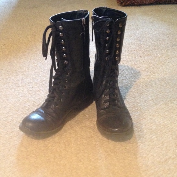 GUESS COMBAT BOOTS