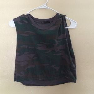 urban outfitters cropped camo top